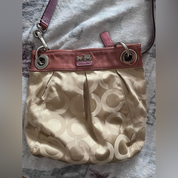 Coach Cross Body - Picture 3 of 7